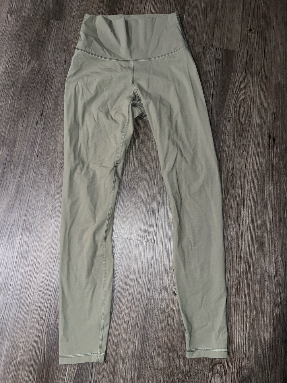 EVERLANE High-Waist Leggings in Sage Green